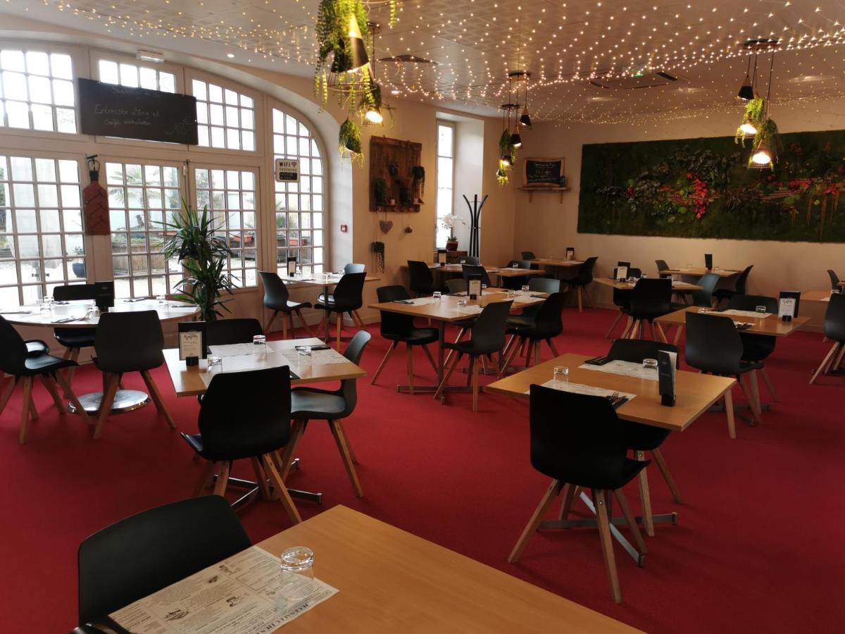 Hotel Restaurant Le Lion D'Or Gemozac Экстерьер фото