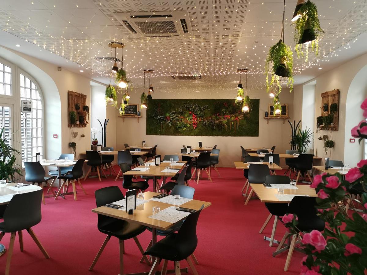 Hotel Restaurant Le Lion D'Or Gemozac Экстерьер фото